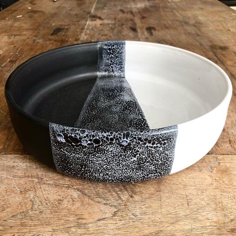 Black And White Ceramics Pottery, Black And White Glazed Pottery, Black Clay Pottery, Handmade Dishes, Ceramic Pinch Pots, Pottery Painting Designs, Black Glaze, Keramik Design, Pottery Glazes