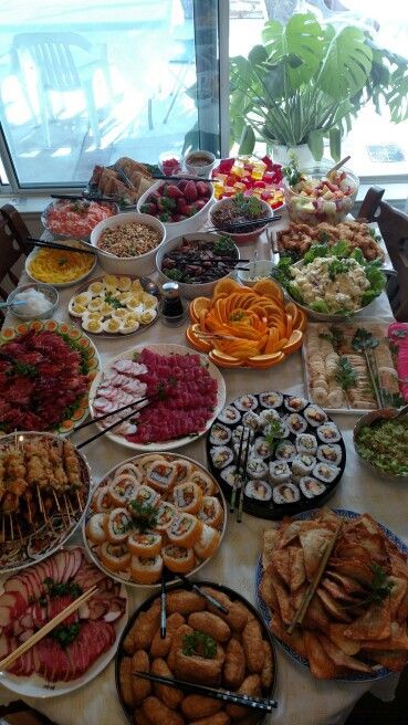 Iftar Party Ideas, Iftar Party Food, Ideas Food Party, Iftar Ideas, Food Set Up, Food Buffet, Japanese New Year, Food Catering, Party Food Buffet