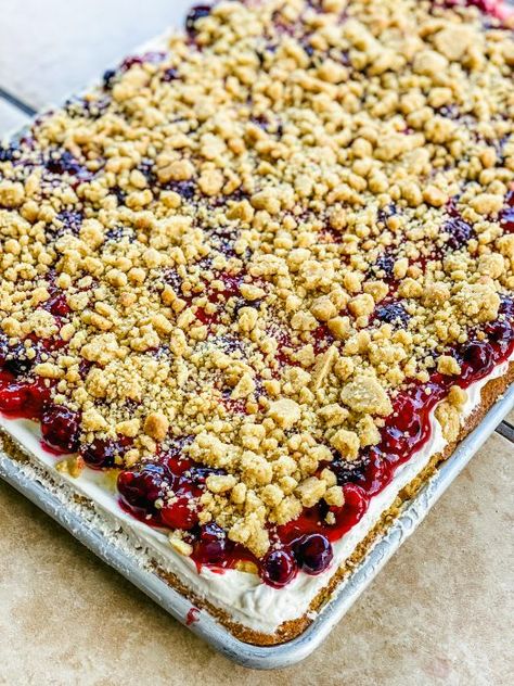 Sheet Pan Cakes Recipes, Cheesecake Sheet Cake, Sheet Pan Cheesecake, Sheet Pan Cakes, Sheet Pan Desserts, Graduation Menu, Cracker Cake, Graham Cracker Cake, Dessert For A Crowd