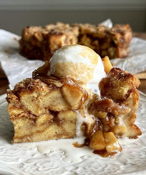 Apple Pie Bread Pudding — Well Made by Kiley Apple Pie Bread Pudding, Traditional Bread Pudding, Making Apple Pie, Apple Pie Bread, Bread Pudding With Apples, Homemade Apple Pie Filling, Brioche Rolls, Comfort Desserts, Pie Flavors