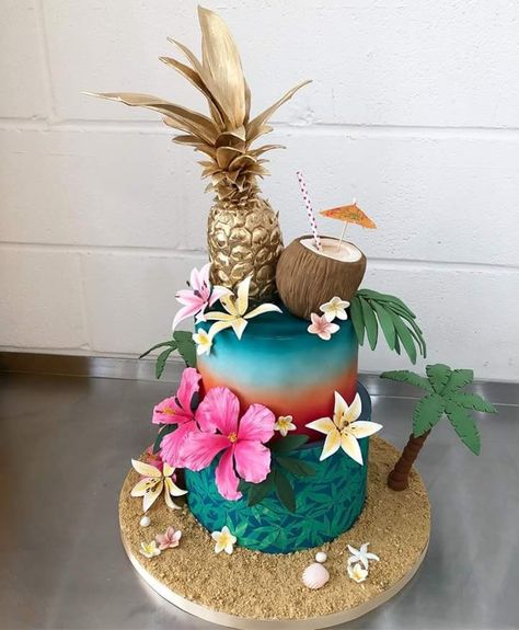 Gâteau rigolo Hawaiian Birthday Cakes, Tropical Birthday Cake, Summer Birthday Cake, Hawaiian Cake, Tropical Birthday Party, Hawaiian Party Decorations, Hawaiian Birthday Party, Luau Birthday Party, Beach Cakes