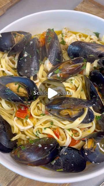 Christian Petracca on Instagram: "SEAFOOD PASTA Ingredients: * 1/2 brown onion, diced * 6 cloves garlic, finely sliced * Fresh parsley * 180g fettuccini or long pasta of choice * 1 cup white wine * 300g prawns * 200g calamari * 1 cup cherry tomatoes * 1 tsp Chilli flakes (optional) Method: * In a pan over medium heat, add olive oil. Then add onion, garlic and chilli - season with salt & pepper. Cook for one minute or until onion and garlic are translucent. * Next, add the cherry tomatoes to the pan and stir for one minute. Then add the prawns and calamari. Add a splash of pasta water, then add the white wine. Let that simmer then add fresh parsley. Add the cooked paste and serve." Seafood Pasta White Wine, Christian Petracca, Cook For One, Long Pasta, Cooking With White Wine, Pasta Water, Food Motivation, One Pan Dinner, Pasta Food