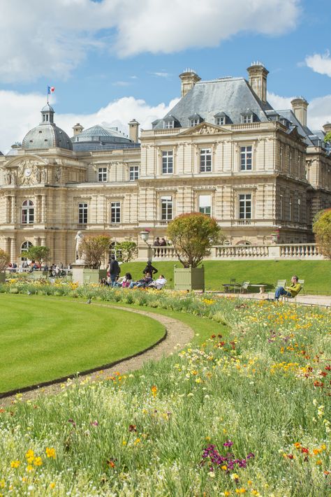 One of the most beautiful gardens in Paris and a must-see when in the city. Plan your visit with our guide to the garden. #paris #luxembourg #jardinluxembourg #afrenchcollection Gardens In Paris, Paris Tourism, Marie De Medici, Paris Garden, City Plan, Luxembourg Gardens, French Collection, Paris Summer, Beautiful Paris