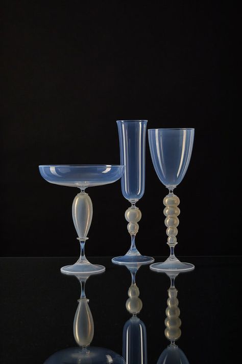 Glass Product Design, Wine Glass Design, Unique Wine Glass, Cool Glass, Unique Glassware, Glass Goblets, Glass Objects, Verre Design, Gorgeous Glass