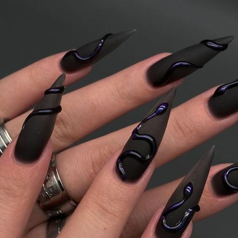 Nail Design Ying Yang, All Black Nail Designs, Cool Black Nails, Ying Yang Nail Art, Black Rose Nails, Demon Nails, Long Nails Ideas, Roses Nails, Stiletto Press On Nails