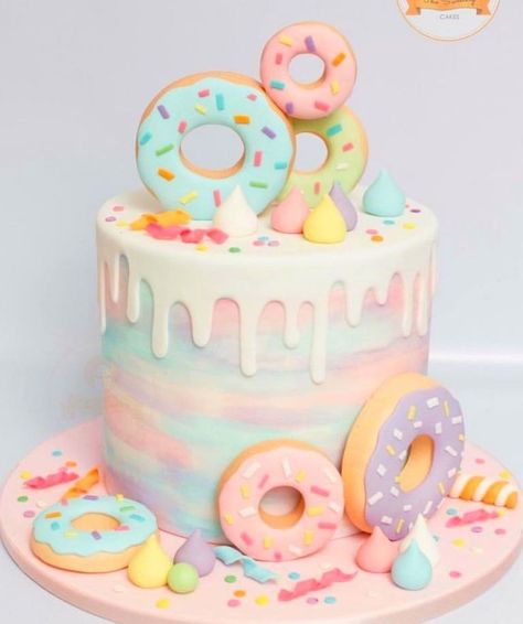 Two Sweet Birthday Party Ideas Gökkuşaği Pasta, Donut Birthday Cake, Doughnut Party, Donut Themed Birthday Party, 2nd Birthday Party For Girl, Pastel Cupcakes, Birthday Donuts, Donut Birthday Parties, 2nd Birthday Party Themes