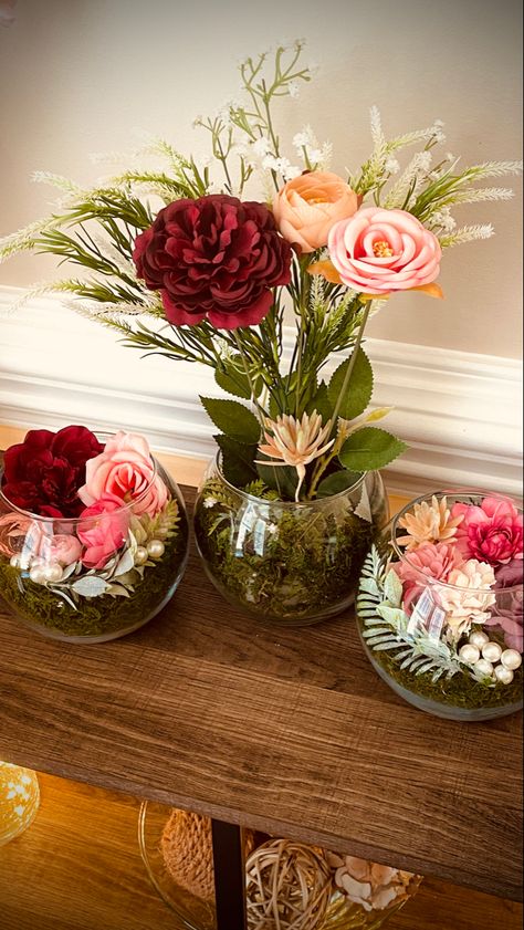 Flowers In Fish Bowl Vase, Fishbowl Flower Arrangements, Fish Bowl Flower Arrangements, Fish Bowl Centerpieces, Fish Bowl Decor, Fake Flower Centerpieces, Fishbowl Centerpiece, Glass Bowl Centerpieces, Vase Fish Tank