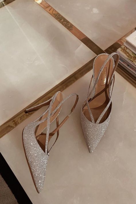 Elegant Shoes Heels, Hak Tinggi, Statement Heels, Dr Shoes, Fashion Shoes Heels, Shoes Heels Classy, Chic Flats, Holiday Shoes, Fancy Shoes