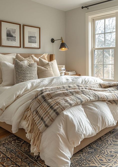 Bedroom Ideas Comfy Cozy, Bedroom Design Modern Farmhouse, Fancy Bedroom Ideas Classy, New Home Theme Ideas, Different Bedroom Styles Interior Design, Country Modern Bedroom Ideas, Bedroom Inspirations Master Clean, Light Tone Bedroom, Master Bedrooms Decor Cozy Apartment