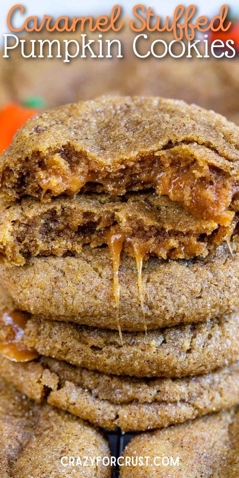 Caramel Stuffed Pumpkin Cookies Pumpkin Caramel Desserts, Fall Desserts Caramel, Fall Recipes Appetizers Snacks, Easy Fall Family Dinner Ideas, Fall Cookies Chocolate, Gourmet Pumpkin Cookies, Fall Time Cookies, Candy Cookie Recipes, Unique Fall Dessert Recipes