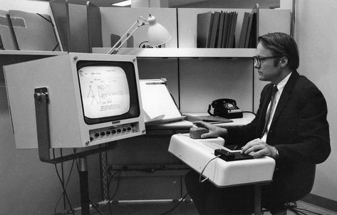 The first public demonstration of a computer mouse graphical...: The first public demonstration of a computer mouse graphical user interface windowed computing hypertext and word processing #1968 via reddit http://ift.tt/2rnRyBK http://ift.tt/2DPelsM Douglas Engelbart, Rare Historical Photos, Computer History, Computer Lab, Late 1960s, 50 Years Ago, George Orwell, Research Institute, Electrical Engineering