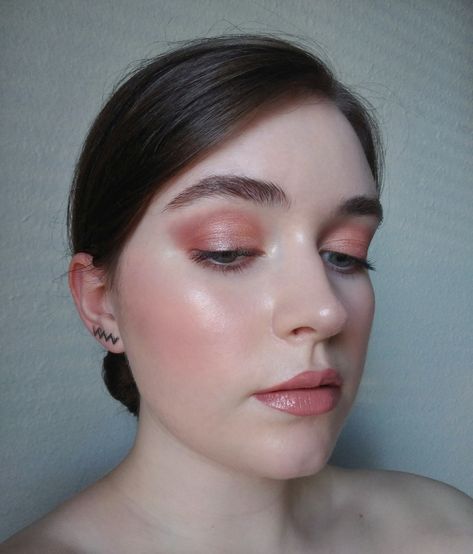 Glowy pink monochrome - Imgur Pink Makeup Look, Natural Makeup Look Tutorial, Pink Monochrome, Monochrome Makeup, Light Concealer, Makeup Memes, Monochrome Makeup Look, Luminous Silk Foundation, Natural Makeup Look