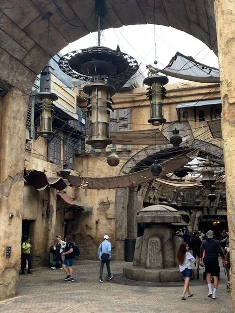 Galaxy’s Edge, Galaxys Edge, Star Wars Room, Star Wars Decor, Sci Fi Models, Galaxy's Edge, Outdoor Market, Fantasy Places, Environment Design