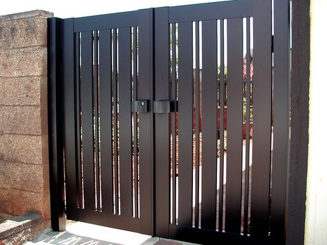 Gate Series — KunkelWorks House Front Gate, Gate Design Ideas, Modern Main Gate Designs, Metal Gates Design, Home Gate Design, Gate Wall Design, Gate Designs Modern, Fence Gate Design, Modern Gate