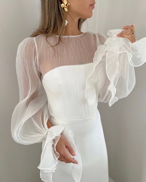 Crinkle Wedding Dress, Sleek Modern Wedding Dress, Wedding Shower Dresses, Bridal Sleeves, Modern Bridal Dress, Baju Kahwin, Bride Top, Organza Sleeves, Chique Outfits