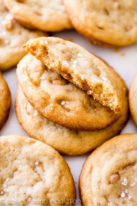 Toffee Cookies Recipe, Heath Bar Cookies, Toffee Cookie Recipe, How To Make Toffee, Heath Bar, Caramel Tart, Toffee Cookies, Desserts Healthy, Think Food