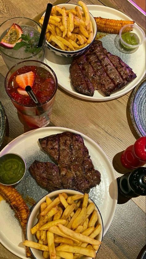 Restaurant Meal Aesthetic, Fancy Restaurant Food Fine Dining, Steak Dinner Aesthetic, Dinner Story Instagram, Food Restaurant Instagram Story, Dinner Aesthetic Restaurant, Restaurant Dinner Aesthetic, Dinner Restaurant Aesthetic, Steak Aesthetic