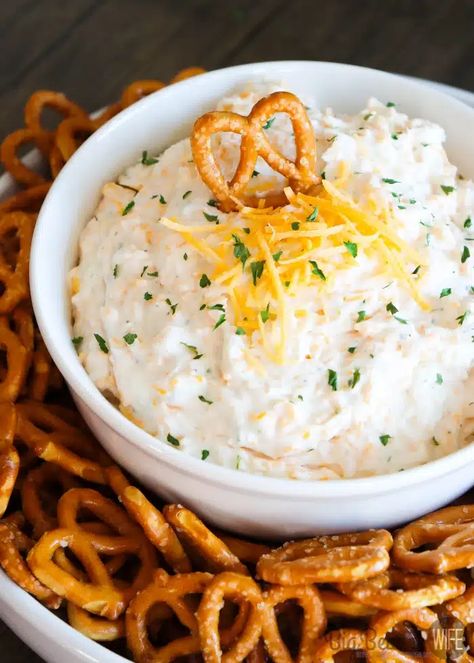 Ranch Beer Cheese Dip is a crazy easy dip recipe that'll be a hit at your next party, tailgate or game day get together! Cream cheese, ranch seasoning, cheese and beer! 4 ingredients and a bit of mixing is all you're going to need for this party dip! Ranch Beer Cheese Dip, Easy Tailgate Snacks, Pretzel Beer Cheese Dip, Beer Cheese Recipe, Beer Cheese Dip Recipe, Beer Dip, Bagel Dip, Cold Dip Recipes, Ham Salad Recipes