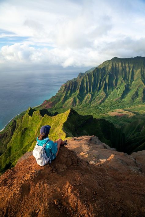 best hikes kauai Friends Hiking Aesthetic, Hawaii Hiking Outfit, Hiking Outfit Ideas, Hawaii Hiking, Hiking Hacks, Friends Hiking, Hawaii Hikes, Kauai Travel, Aesthetic Tips