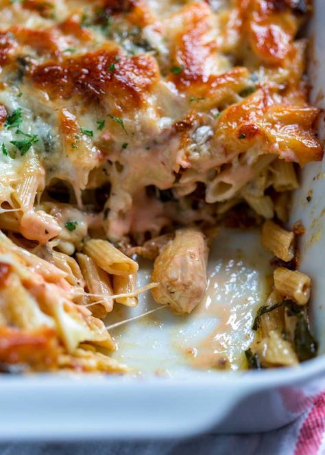 Tuscan Chicken Pasta Bake Creamy Chicken Bake Recipes, Tuscan Pasta Bake, Baked Tuscan Pasta, Baked Chicken For Pasta, Baked Tuscan Chicken Pasta, Tuscan Chicken Lasagna, Pasta Bake Recipes Chicken, Dump Bake Dinner, Chicken Tomato Alfredo Pasta