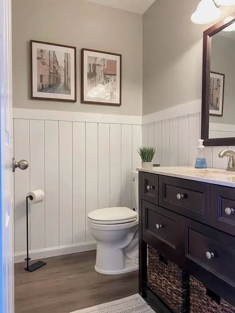 35 Beautiful Shiplap Bathroom Accent Wall Ideas - Fresh Diy Home Shiplap Wainscoting Bathroom, Vertical Shiplap Bathroom, Bathroom Wainscoting Ideas, Shiplap Wainscoting, Shiplap Bathroom Wall, Bathroom Wainscoting, Diy Sideboard, Beadboard Bathroom, Wainscoting Bathroom