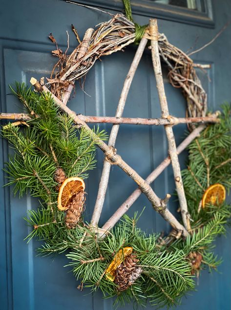 Yule Pinecone Crafts, Foraged Halloween Decor, Stick Pentagram Diy, Forage Christmas Decorations, Pagan Wreath Diy, Pentacle Wreath Diy, Winter Solstice Wreath Diy, Witchy Fall Wreath, How To Make A Yule Wreath