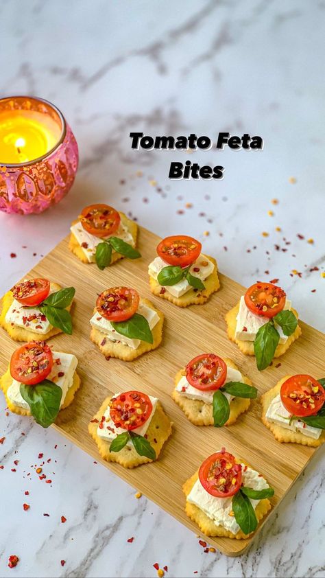 Tomato Canapes, Feta Bites, Crackers Appetizers, Appetizer Platters, Cherry Tomato, Food Board, Arabic Food, Red Pepper Flakes, Fun Snacks