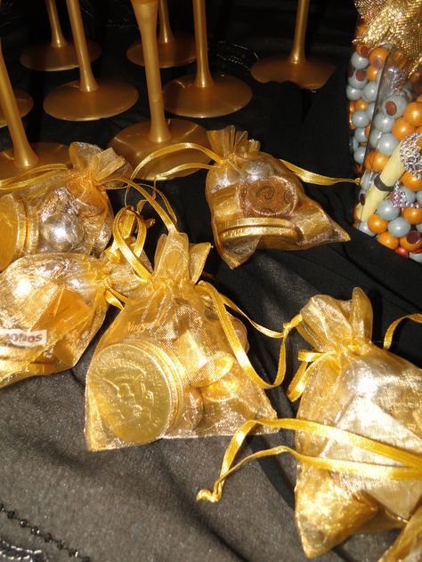 Gotta have gold for the girls!!! Arabian nights party favors Arabian Nights Theme Party, Moroccan Theme Party, Mafia Party, Princess Jasmine Party, Arabian Party, Bollywood Theme Party, Aladdin Birthday Party, Arabian Nights Theme, Princess Jasmine Birthday Party