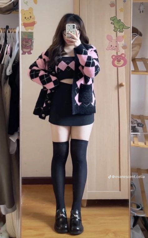 Chubby Outfit Ideas, Cutesy Outfits, Korean Outfit Ideas, Hourglass Outfits, Cute Korean Outfits, Cutesy Outfit, Outfit References, Korean Fashion Winter, Outfit Ideas Summer