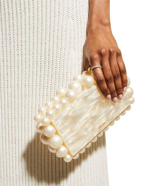 Wristlet Ideas, Cult Gaia Clutch, Clutch Outfit, Pearl Clutch Bag, Cult Gaia Bag, Pearl Clutch, Hand Bags For Women, Bridal Handbags, Acrylic Clutch