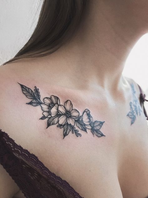 Under Collar Bone Tattoos, Collar Tattoo, Clavicle Tattoo, Bone Tattoos, Tattoos For Women Flowers, Inspiration Tattoos, Chest Tattoos For Women, Shoulder Tattoos For Women, Celtic Tattoos