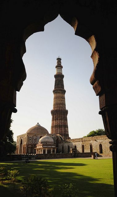 Qutub Minar, New Delhi by Mukul Banerjee (www.mukulbanerjee.com), via Flickr Monuments In Delhi, Qutub Minar Captions, Qutub Minar Photography Poses, Qutub Minar Aesthetic, Rajput King, Imam Zamin, Delhi Aesthetic, Qutab Minar, Alauddin Khilji