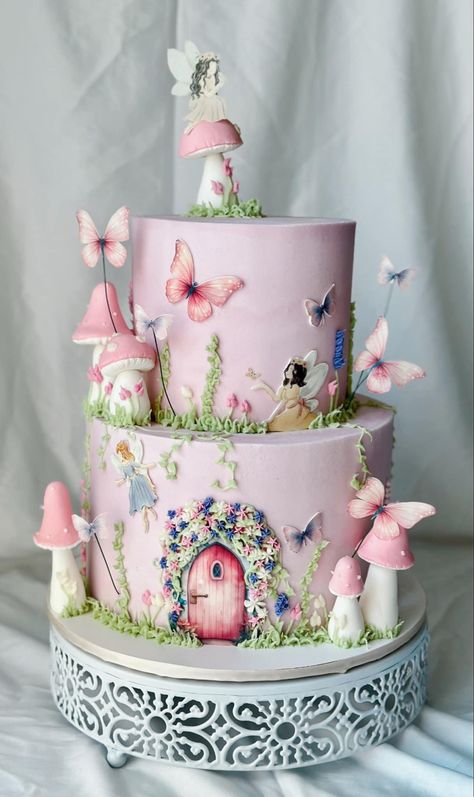 Enchanted Garden Birthday Party, Fairy Garden Birthday Cake, Enchanted Garden Birthday, Fairy Party Food, Garden Birthday Party Ideas, Minnie Mouse Birthday Cake, Fairy Garden Cake, Cake Instagram, Fairy Birthday Cake