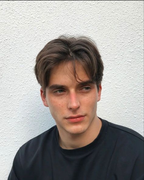 Male Haircuts Middle Part, 90s Middle Part Men, Middle Part Guy Haircut, Mens Hairstyles Middle Part, Hairstyles For Guys With Straight Hair, Middle Part Hairstyles Men Short, Hairstyles For Men With Straight Hair, Middle Part Mens Haircut, Man Haircut Medium