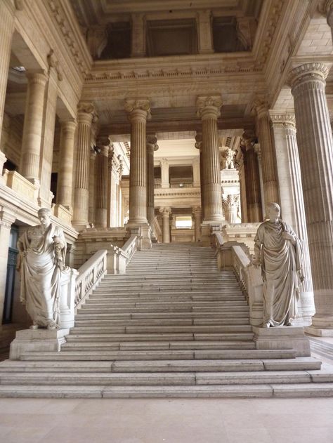 Bruxelles - Palais de Justice. Palace of Justice in Brussels. The Cicero's welcome by Michel Guyot. Palace Of Justice, Light Acadamia, Architecture Baroque, Architecture Antique, Light Academia Aesthetic, Baroque Architecture, Classical Architecture, Architecture Old, Ancient Architecture