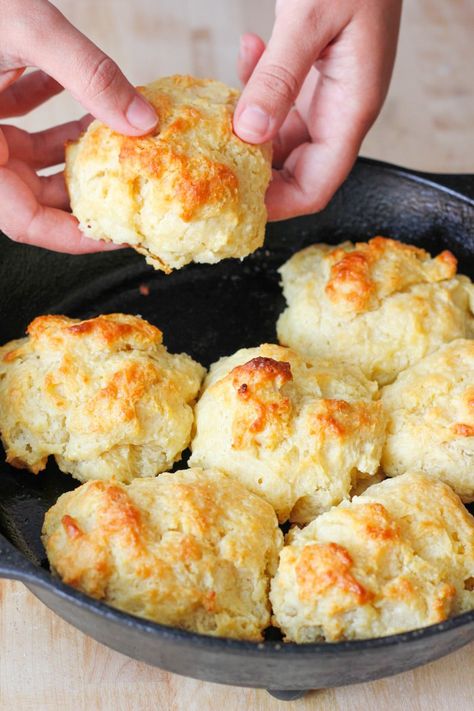 Easy Drop Biscuit Recipe, Drop Biscuit Recipe, Homemade Drop Biscuits, Easy Drop Biscuits, Drop Biscuits Recipe, Homemade Biscuits Recipe, Easy Biscuit Recipe, Iron Skillet Recipes, Biscuit Bread