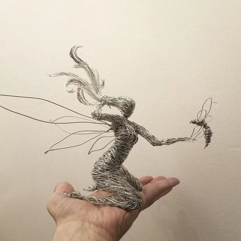 Wire sculpture figure with wasp Wire Body Sculpture, 3d Wire Sculpture, Metal Wire Sculpture, Wire Art Sculpture, Art Wire, 3d Metal, Blender Tutorial, Metal Art Sculpture, Wire Sculpture