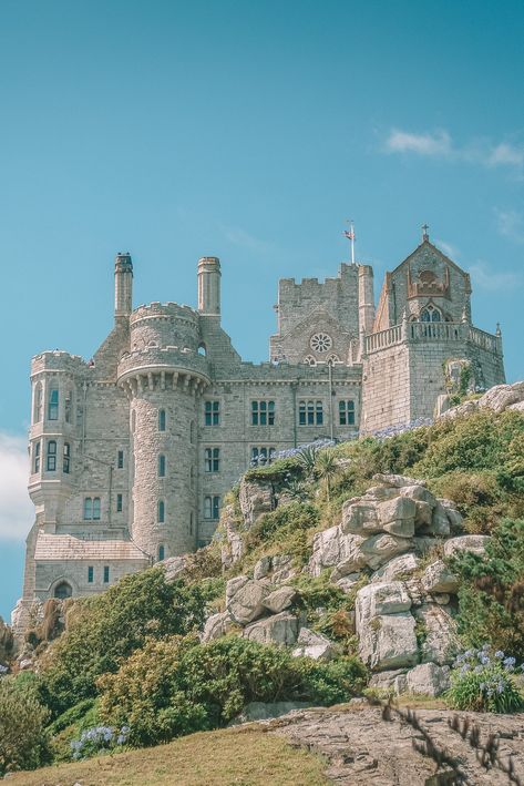 7 Manors And Best Castles In Cornwall To Visit Cornwall England Photography, Cornwall Castle, Castles To Visit, Castles In England, United Kingdom Travel, Devon And Cornwall, Visiting England, Cornwall England, Voyage Europe