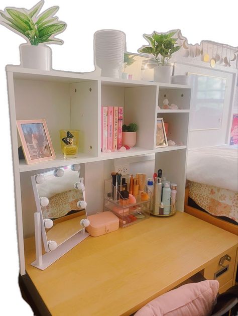 Pretty Dorm Room, Dorm Room Desk, Cozy Reading Chair, Dorm Room Layouts, College Dorm Room Inspiration, Desk Makeup, Dream Dorm Room, Dorm Desk, Cozy Dorm Room