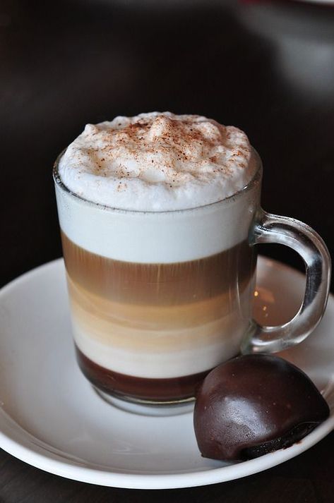 #coffee #irish #latte. yum Milk Shakes, Italian Coffee, Coffee Photography, Coffee Latte, A Cup Of Coffee, But First Coffee, Chocolate Coffee, Coffee Cafe, Coffee Love