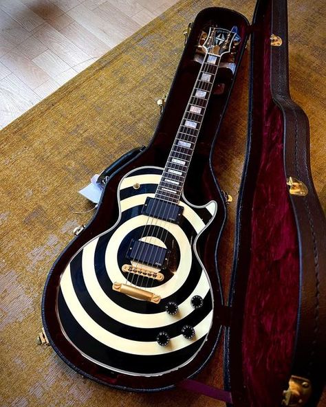 Leslie West, Gibson Les Paul Custom, Zakk Wylde, Electric Guitar Design, Guitar Obsession, Custom Signature, Cool Electric Guitars, Les Paul Custom, Guitar Collection