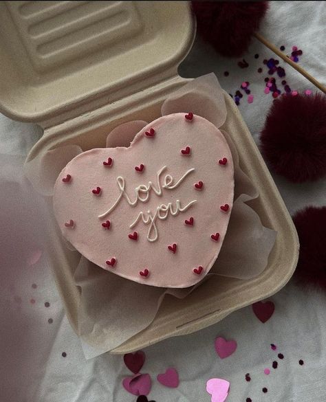 Heart Cake Pink, Mini Valentine Cakes, Simple Anniversary Cakes, Heart Shaped Birthday Cake, Heart Cake Design, Birthday Cake For Boyfriend, Cake Heart, Small Birthday Cakes, Cake For Boyfriend