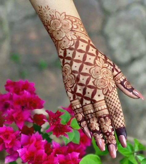 Rose Mehndi Back Hand, Baby Hand Mehndi Design Front Side, Back Hand Mehndi Designs Rose, Back Hand Rose Mehndi Designs, Full Hand Mehndi Designs Simple Easy Back Side, New Rose Mehndi Designs, Rose Mehndi Designs Simple, Hand Mehndi Designs Simple Easy, Back Hand Mehndi Designs Simple