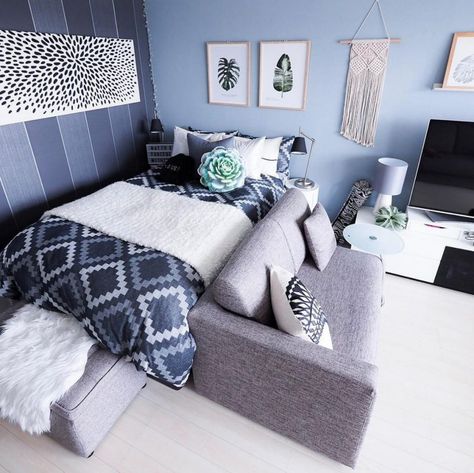 16 gorgeous studio apartments replete with functional features Small Bedroom Decorating, Reka Bentuk Bilik Tidur, Small Studio Apartment Decorating, Bedroom Decor On A Budget, Small Bedroom Remodel, Studio Apartment Living, Small Apartment Bedrooms, Studio Apartment Design, Hiasan Bilik Tidur