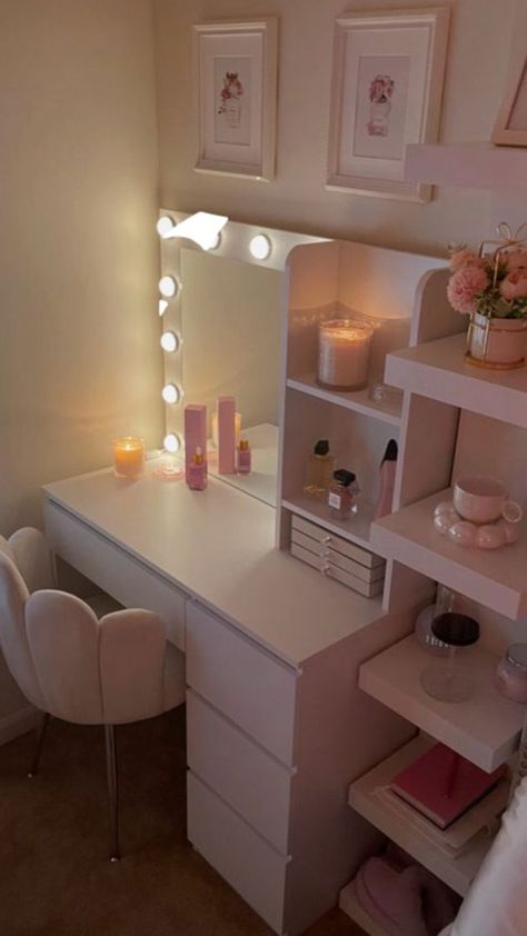 Aesthetic Ikea Desk Setup, Buchi Fresa Room Ideas, Room Decor Ideas Vanity, Room Inspiration Bedroom With Vanity, Clean Room Organization, Room Inspo With Desk, Cute Room Ideas Modern, Bedroom Inspirations Vanity, Vanity Ideas Bedroom Decor