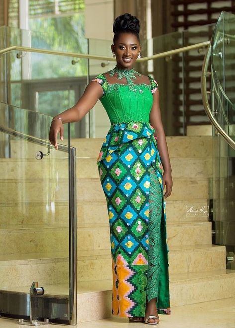 This is the latest beautiful 2020 Ghanian wedding dress/style for ladies who want to look stunning on their wedding day. Latest Kente Styles, African Lifestyle, African Wedding Attire, Kente Dress, African Lace Styles, Long African Dresses, African Outfits, African Skirts, Ankara Gowns