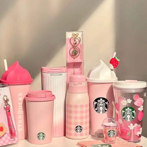 Hanami Picnic, Vasos Aesthetic, Pink Aesthetic Wallpapers, Starbucks Bottles, Starbucks Tumbler Cup, Stationery Obsession, Trendy Water Bottles, Tumbler Starbucks, Sewing Room Design