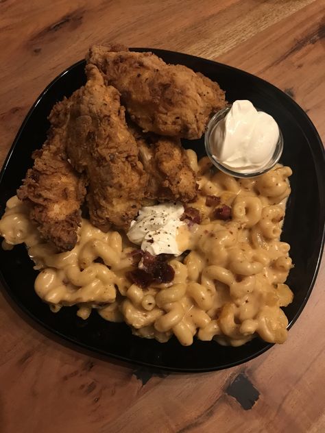 [Homemade] Fried chicken with Mac n Cheese #food #foods Fried Chicken And Mac And Cheese, Chicken And Mac And Cheese, Homemade Fried Chicken, Cheese Food, Cheese Fries, Cook At Home, Mac N Cheese, Mac And Cheese, Fried Chicken