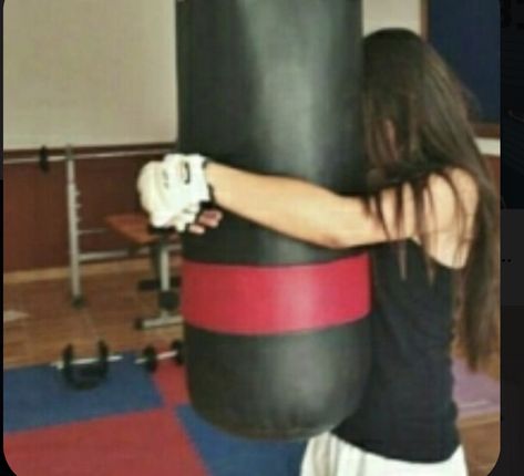 💓it’s the only place where I was the most happiest and most of my friends that go to boxing don’t go to my school corona sucks Boxer Aesthetic, Trening Sztuk Walki, Stile Hijab, Boxing Girl, Style Sportif, Punching Bag, Muay Thai, Taekwondo, Kickboxing