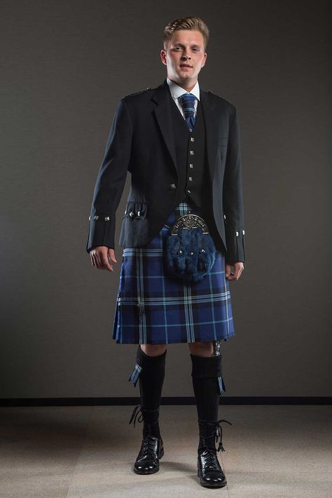 Men's Kilts Fashion, Manly Outfits, Scottish Wedding Themes, Scotland Style, Kilted Men, Scottish Men, Scottish Weddings, Lgbtq Weddings, Scottish Dress